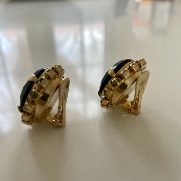 Vintage Emerald Clip On Earrings - Picture 9 of 9